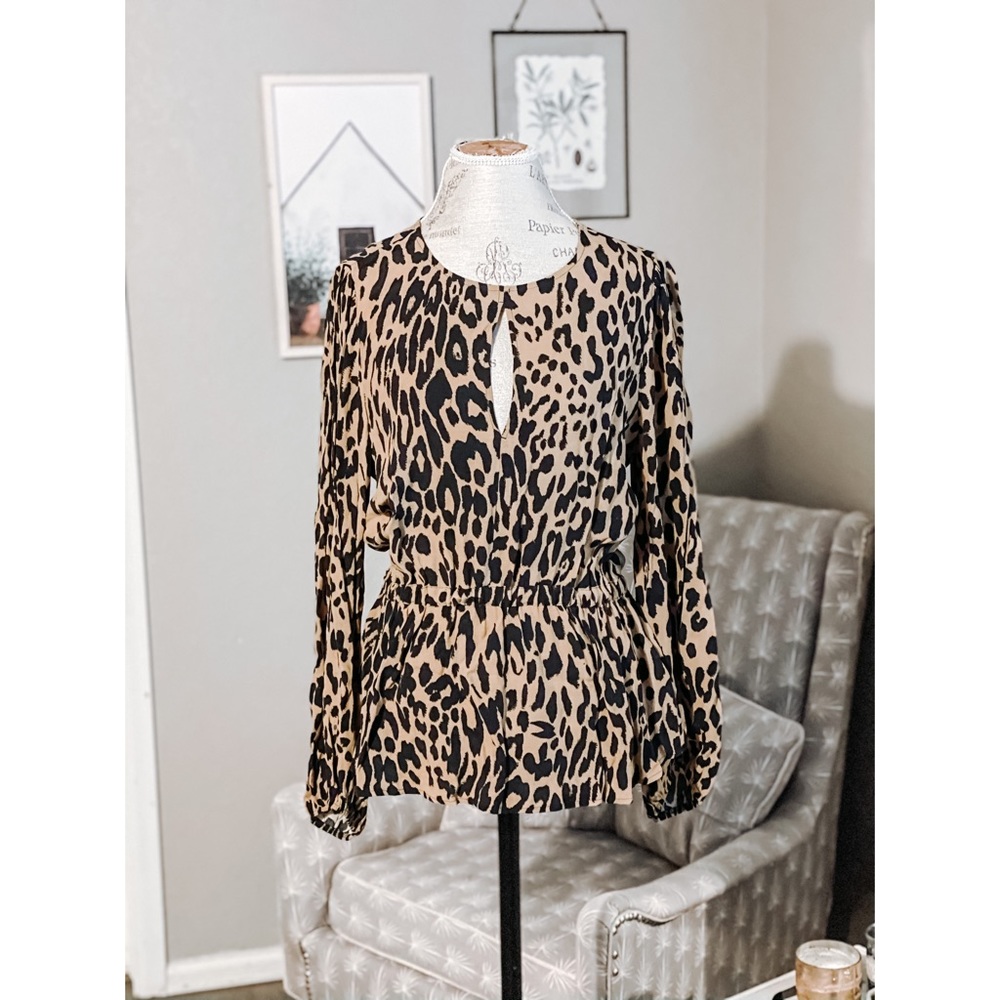 CUTE 🐆 Leopard Print Keyhole Cinched Waist Blouse